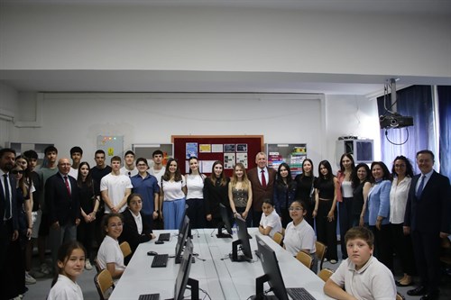 Kaymakamımız Sevde Nur MANTI, Harmancık Ortaokulu Bilişim Teknolojileri Laboratuvarı açılışına katıldı.