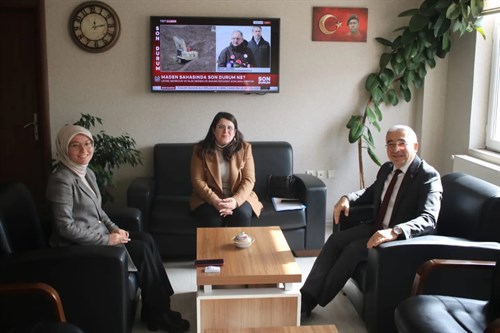 Bursa Aile ve Sosyal Hizmetler İl Müdürü Faruk UYSAL Kaymakamımız Sn. Esma ATASEVER'i makamında ziyaret etti.