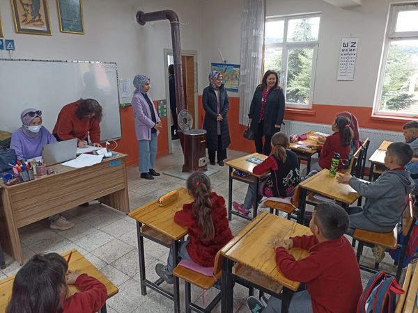 Kaymakamımız Sn. Esma ATASEVER, Milli Eğitim Müdürü Öznur KOÇDEMİR ile birlikte Gülözü İlkokulu'nu ziyaret ederek öğrencilerle buluştu.